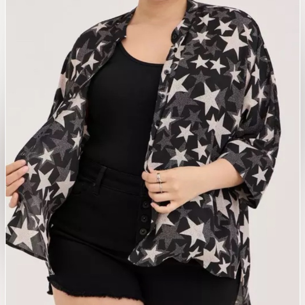 NWT! Torrid Chiffon Kimono button up Star Shirt Topper. Size 1